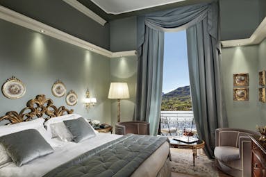 Grand Hotel Tremezzo Lake Como prestige room side views of lake elegant décor 