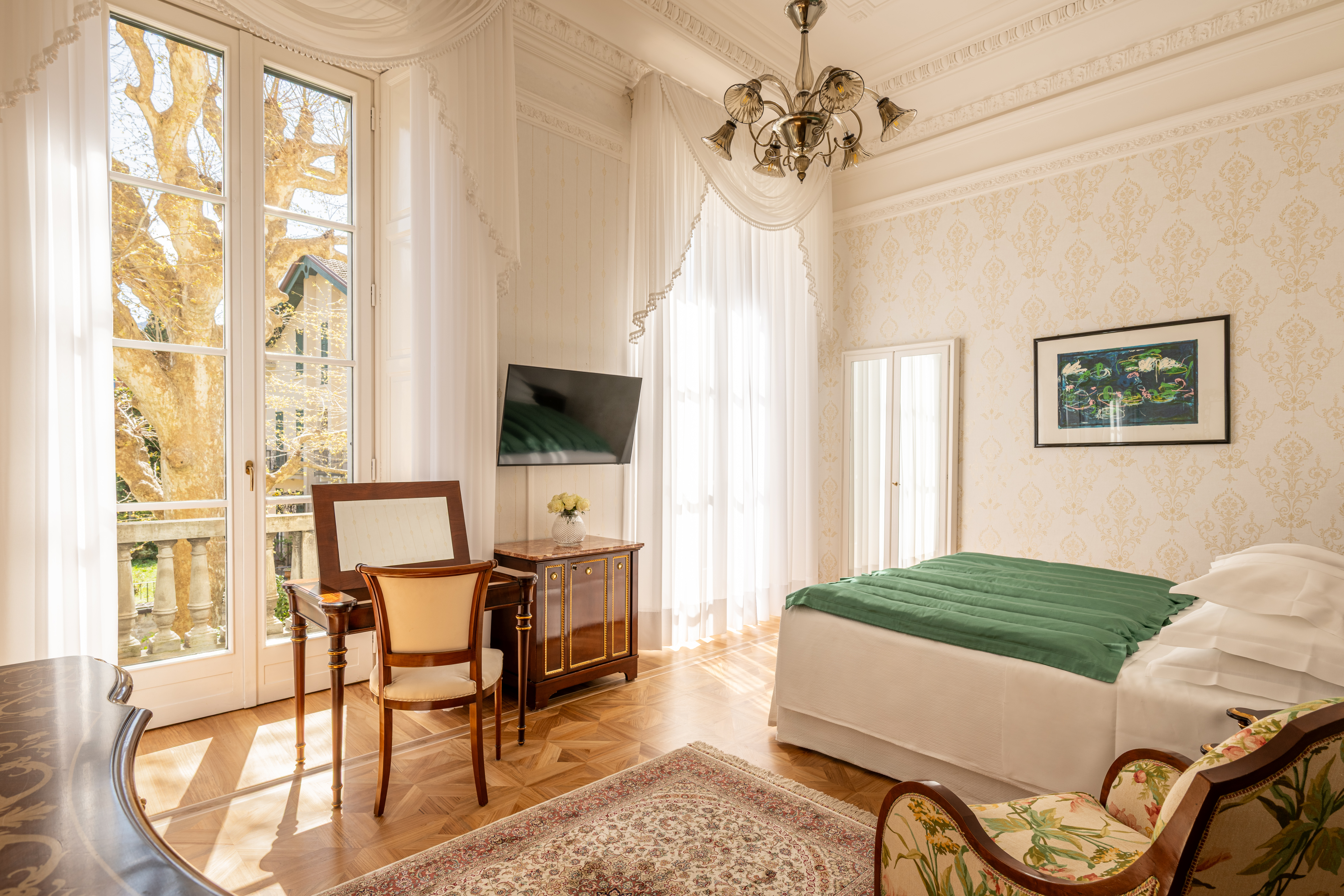 Grand Hotel Villa Serbelloni Classic Park View Room with double bed with green covers, parquet floor, high ceilings, and tall double doors