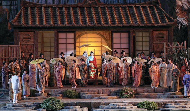 Madama Butterfly lots of ladies in Japanese dress