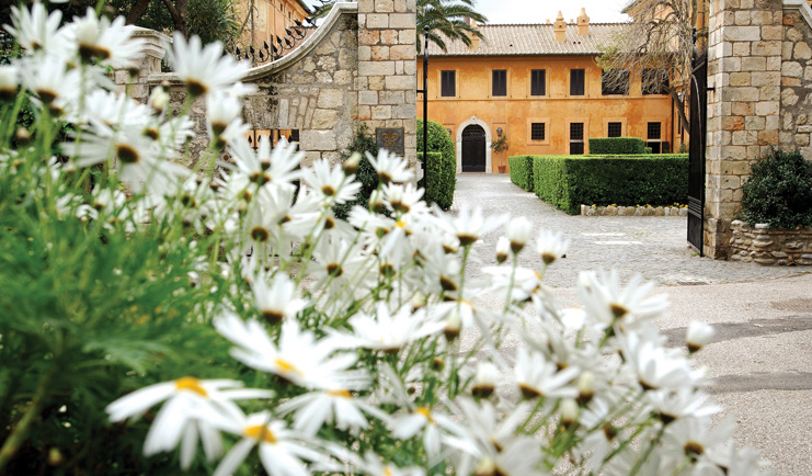 La Posta Vecchia Latium gateway leading to hotel flowers