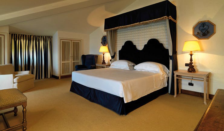 La Posta Vecchia Latium standard room canopied bed modern décor