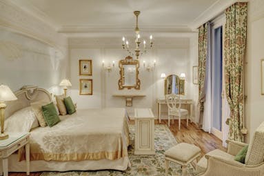 Splendido Portofino double room elegant décor bed armchair