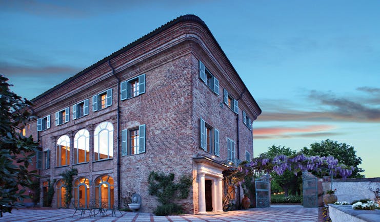 Relais Sant'Uffizio Piemonte entrance hotel exterior traditional architecture