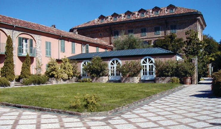 Relais Sant'Uffizio Piemonte exterior hotel building traditional architecture