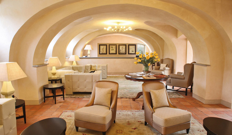 Relais Sant'Uffizio Piemonte lounge communal indoor seating area modern décor 