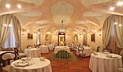 Relais Sant'Uffizio Piemonte restaurant ornate décor original architectural features