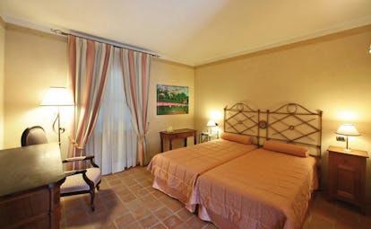 Relais Sant'Uffizio Piemonte standard twin room armchair twin beds traditional décor