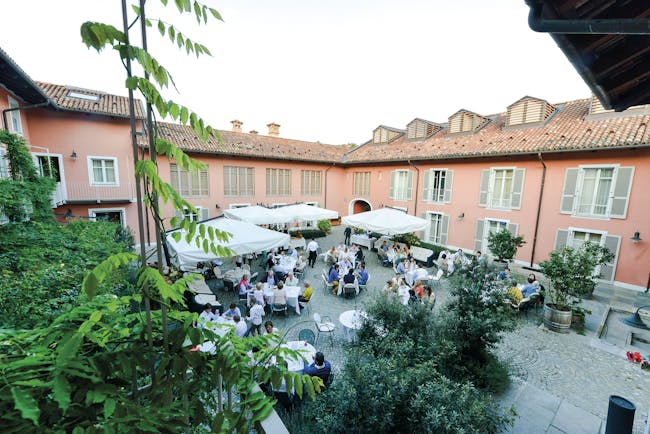 Relais Villa D' Amelia Piemonte courtyard outdoor dining trees 