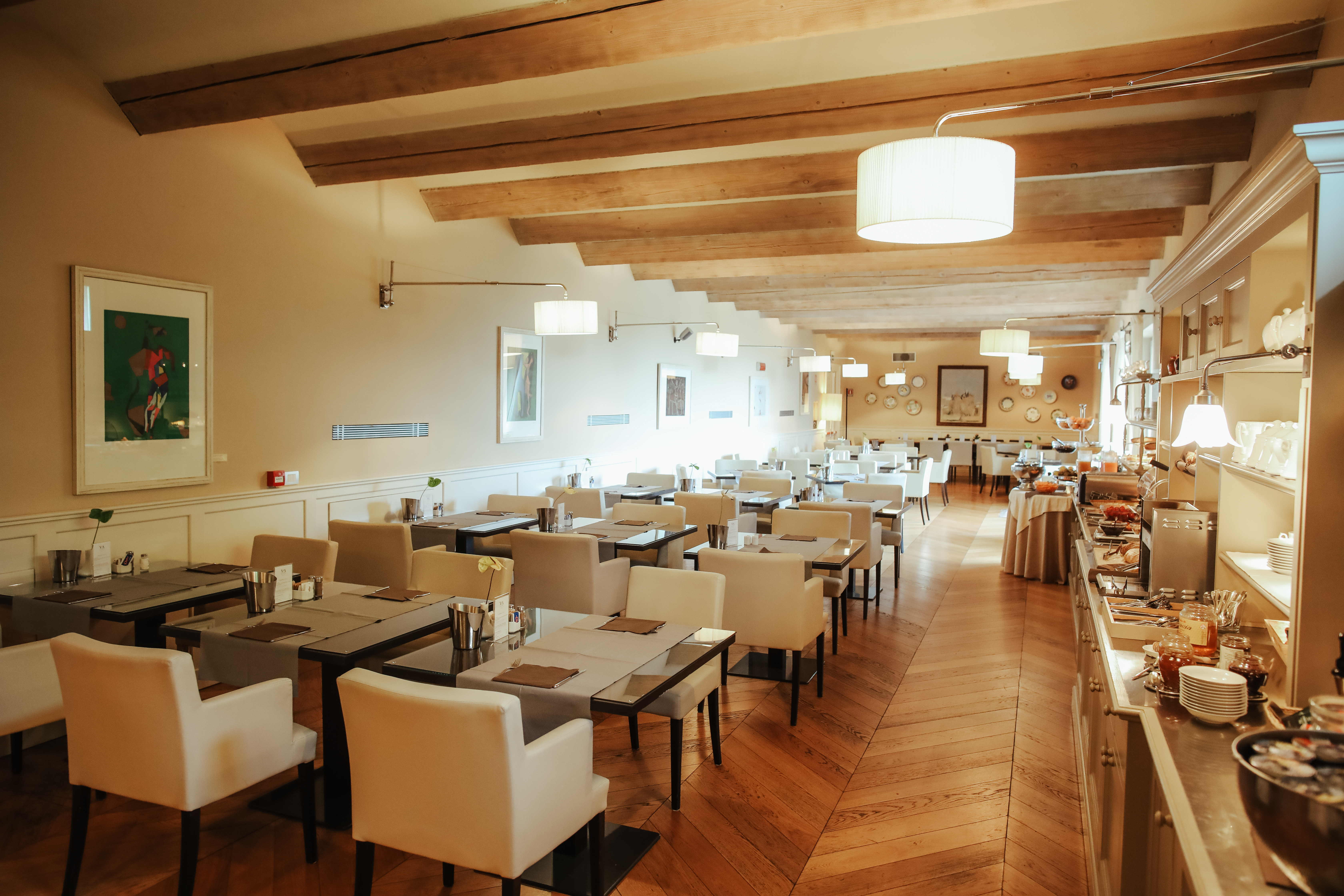 Villa D'Amelia Piemonte cream walls and wooden floors of breakfast room