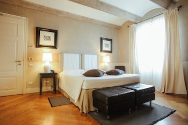 Villa D'Amelia Piemonte cream coloured room with wooden floor
