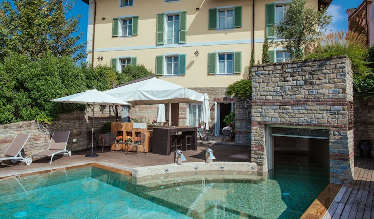 Villa D'Amelia Piemonte swimming pool looking towards villa hotel with green shutters