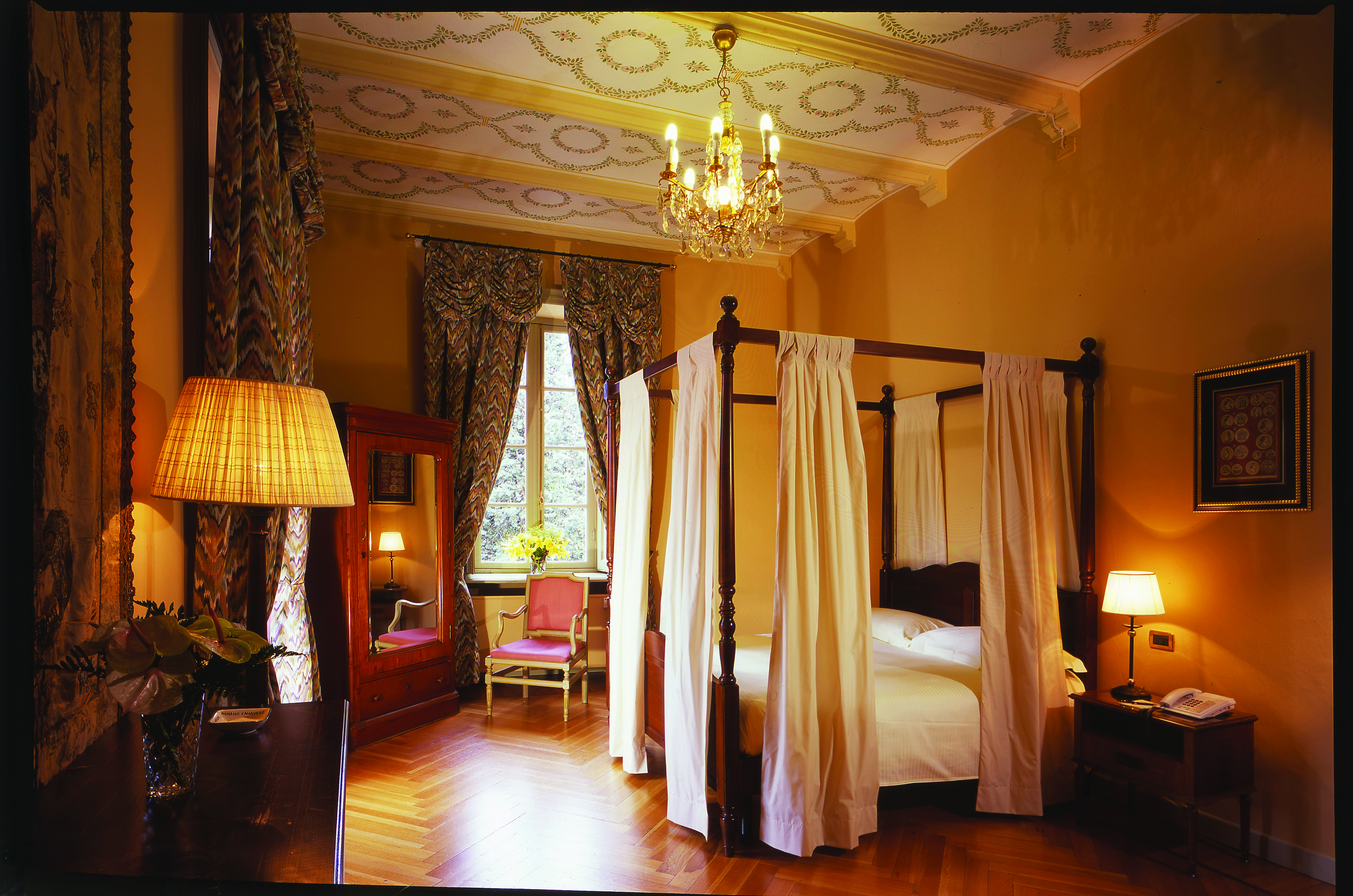 Relais Villa Matilde Piemonte suite four poster canopy bed traditional décor