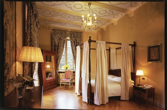 Relais Villa Matilde Piemonte suite four poster canopy bed traditional décor