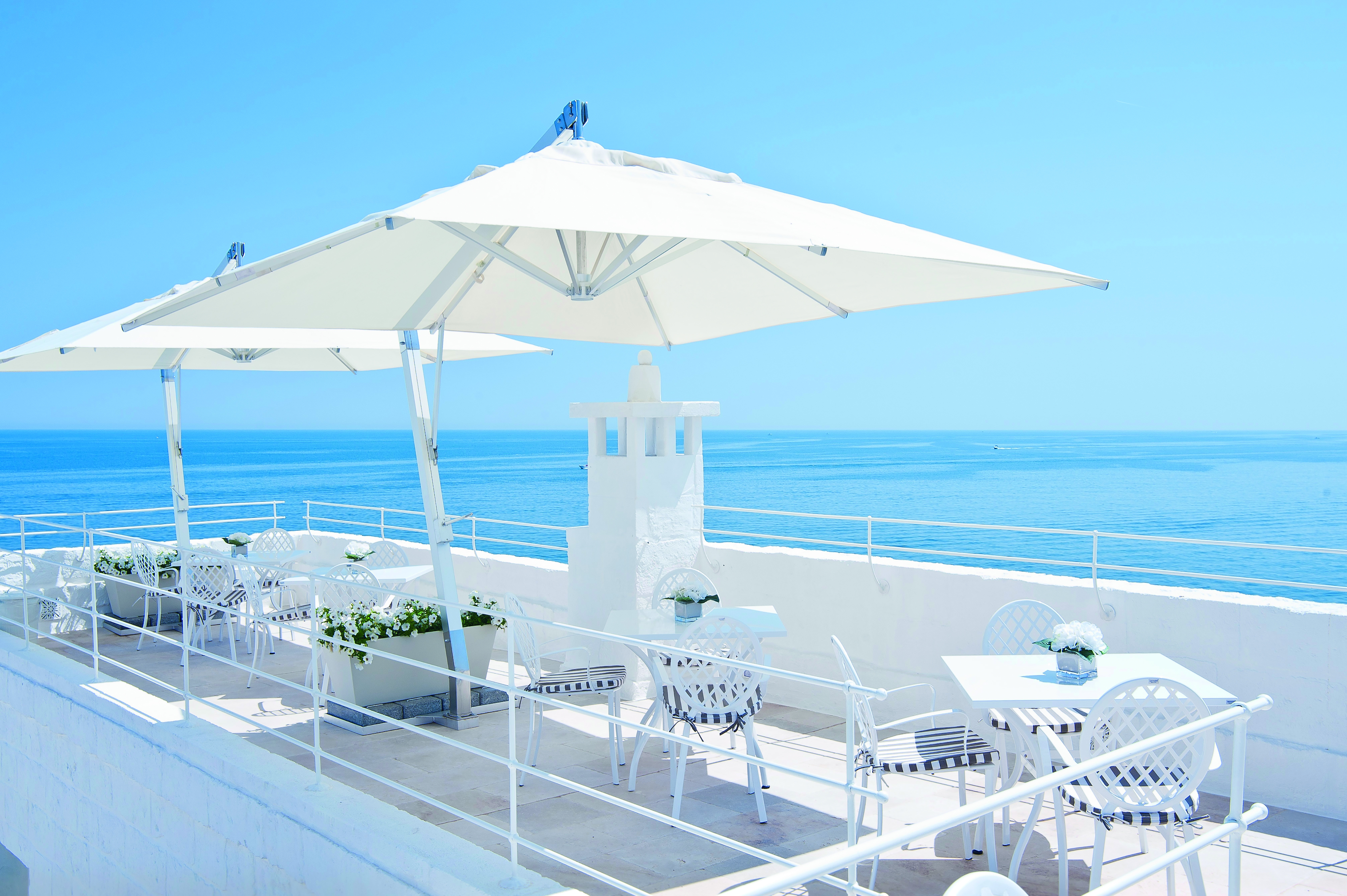 Don Ferrante Puglia rooftop restaurant overlooking the sea