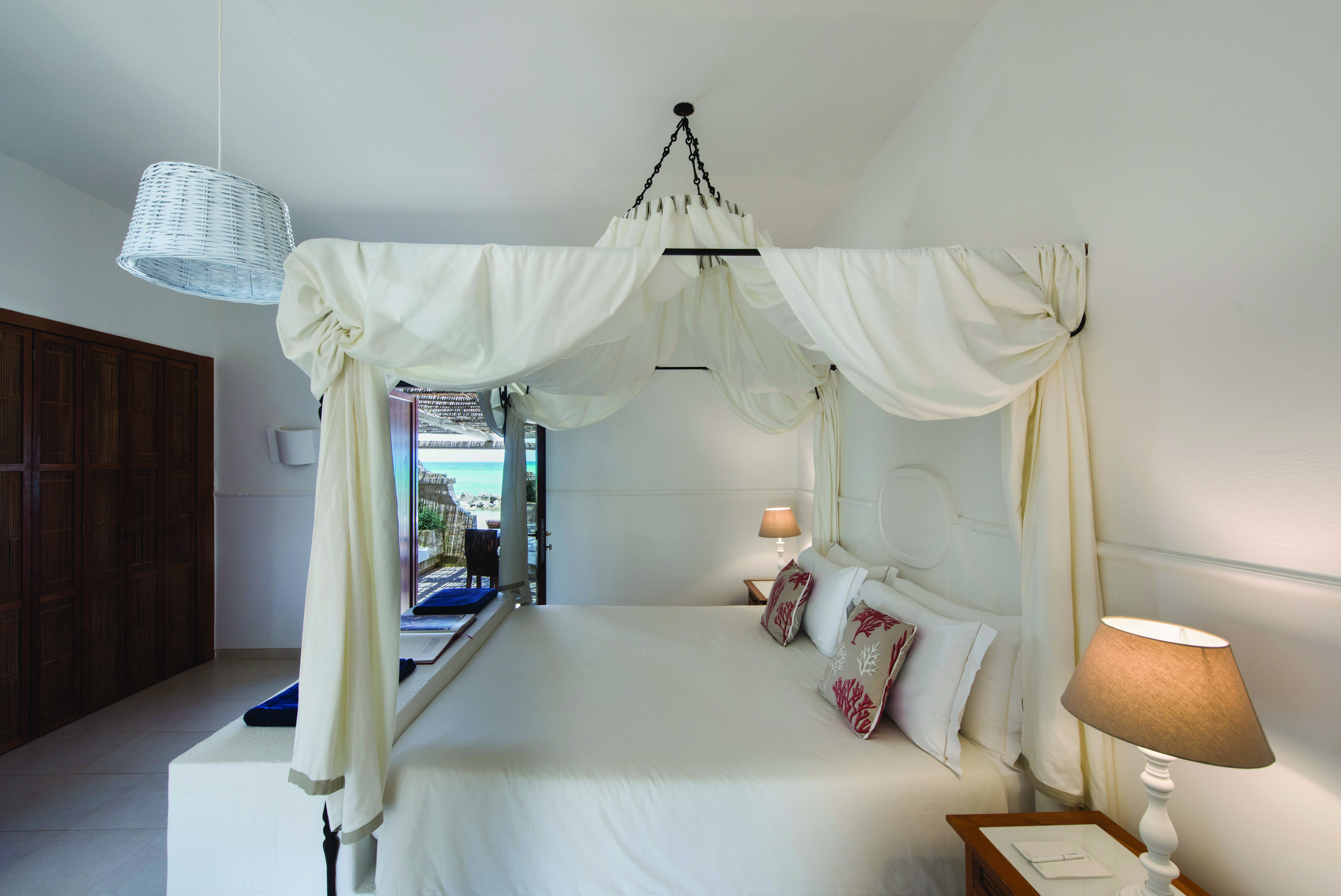 La Peschiera Puglia sunrise room canopied bed doors out to private terrace