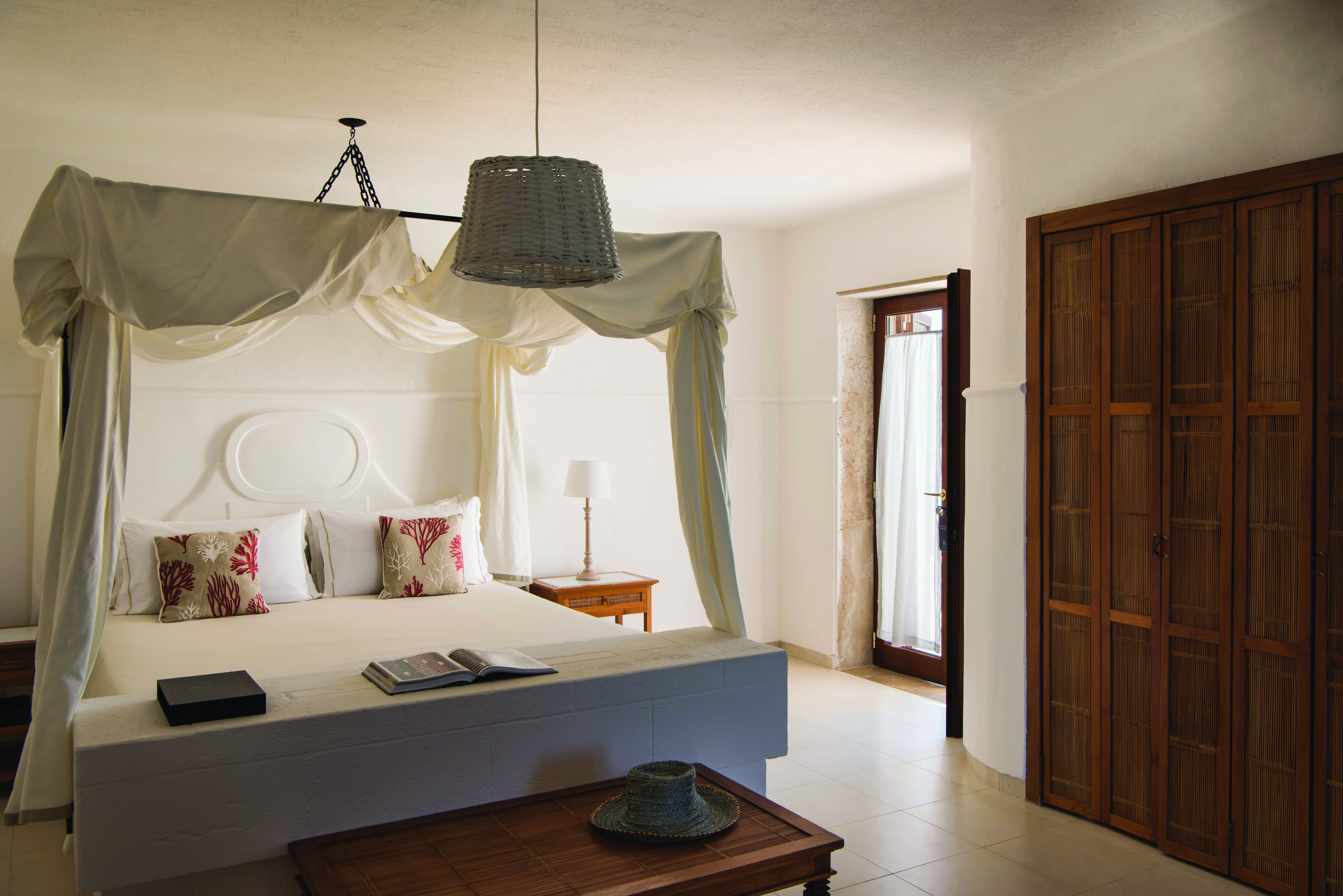 La Peschiera Puglia sunshine room canopied  bed doors leading to terrace facing the sea