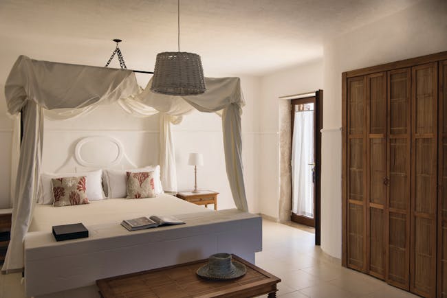 La Peschiera Puglia sunshine room canopied  bed doors leading to terrace facing the sea