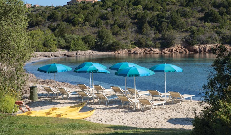 Hotel Le Ginestre Sardinia priavte beach, sun loungers, umbrellas, sea, coastline