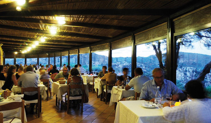 Hotel Rocce Sarde Sardinia restaurant indoor dining area modern décor