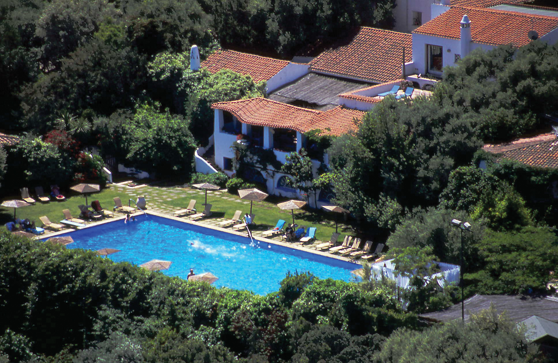 Swimming pool with sun loungers around the edge