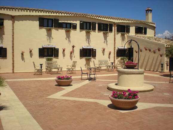 Hotel Baglio Della Luna Sicily patio outdoor seating 