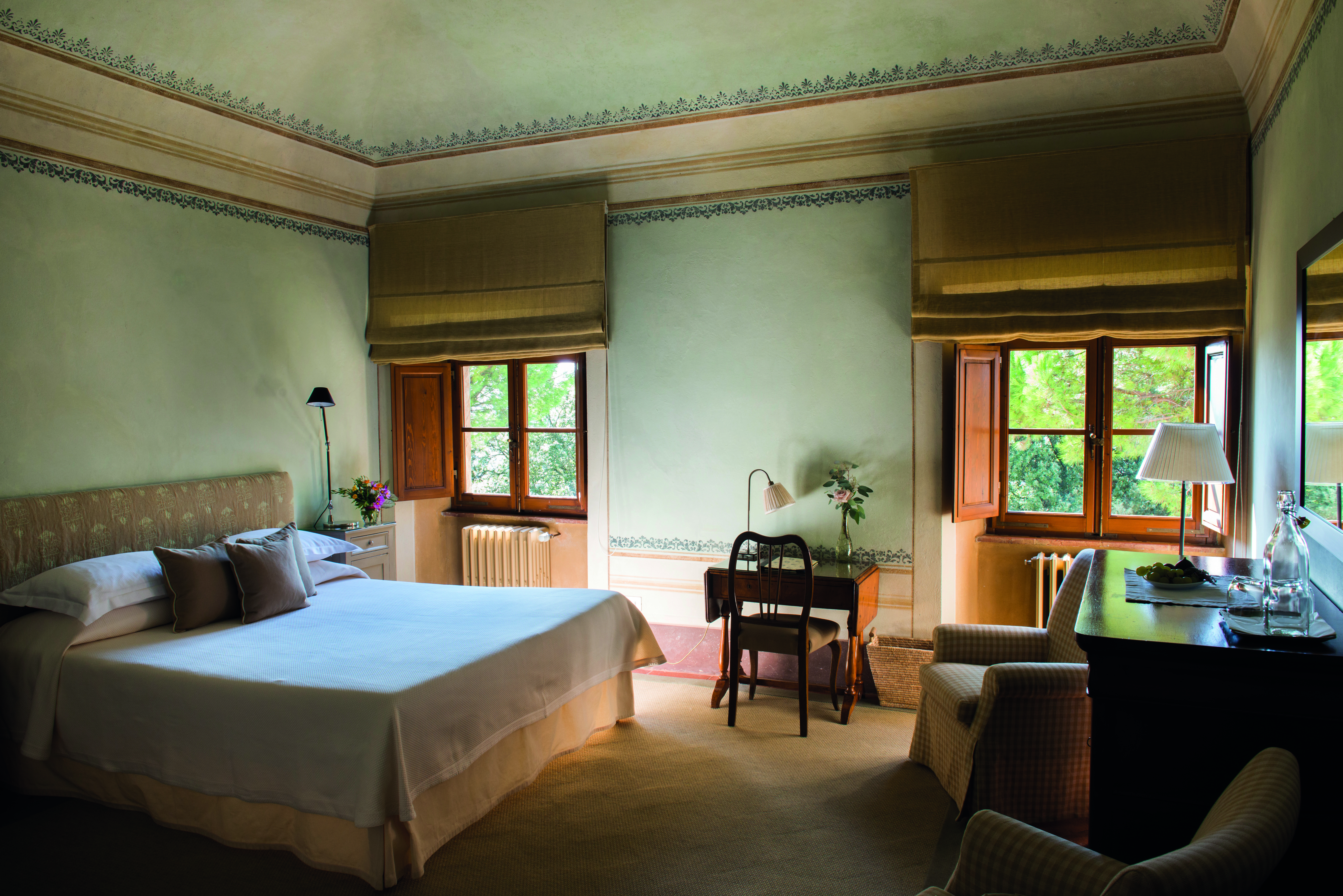 Borgo Pignano Tuscany bedroom fresh pretty décor