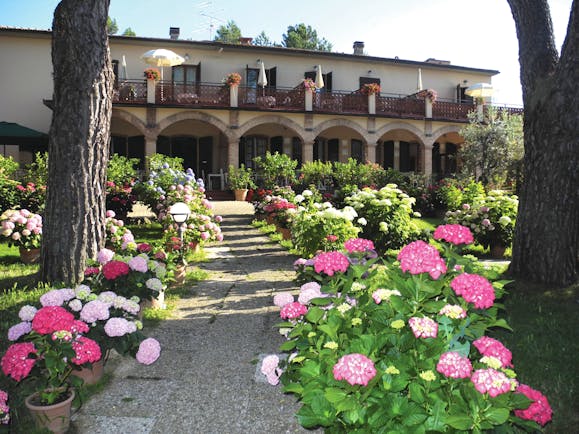Hotel La Renaie Tuscany exterior pathway flowers