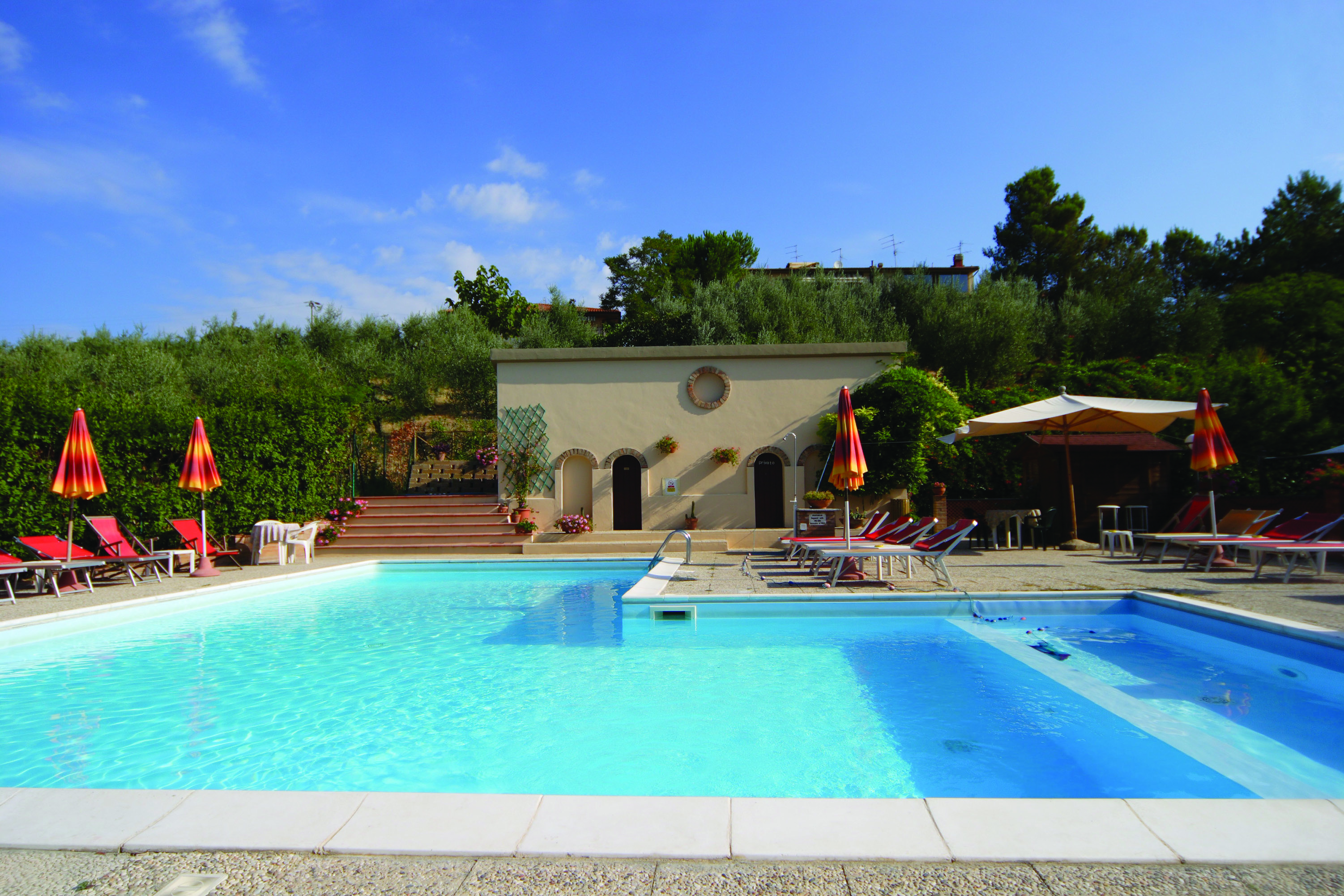 Hotel La Renaie Tuscany pool sun loungers umbrellas