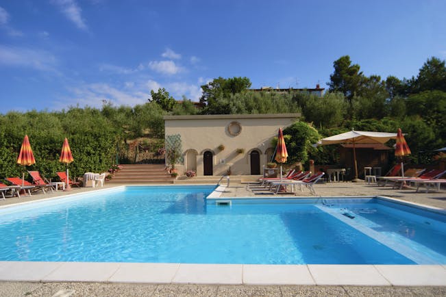 Hotel La Renaie Tuscany pool sun loungers umbrellas