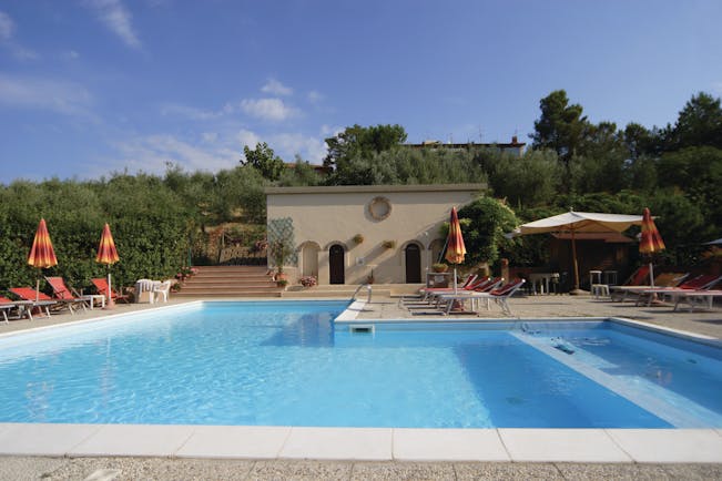 Hotel La Renaie Tuscany pool sun loungers umbrellas