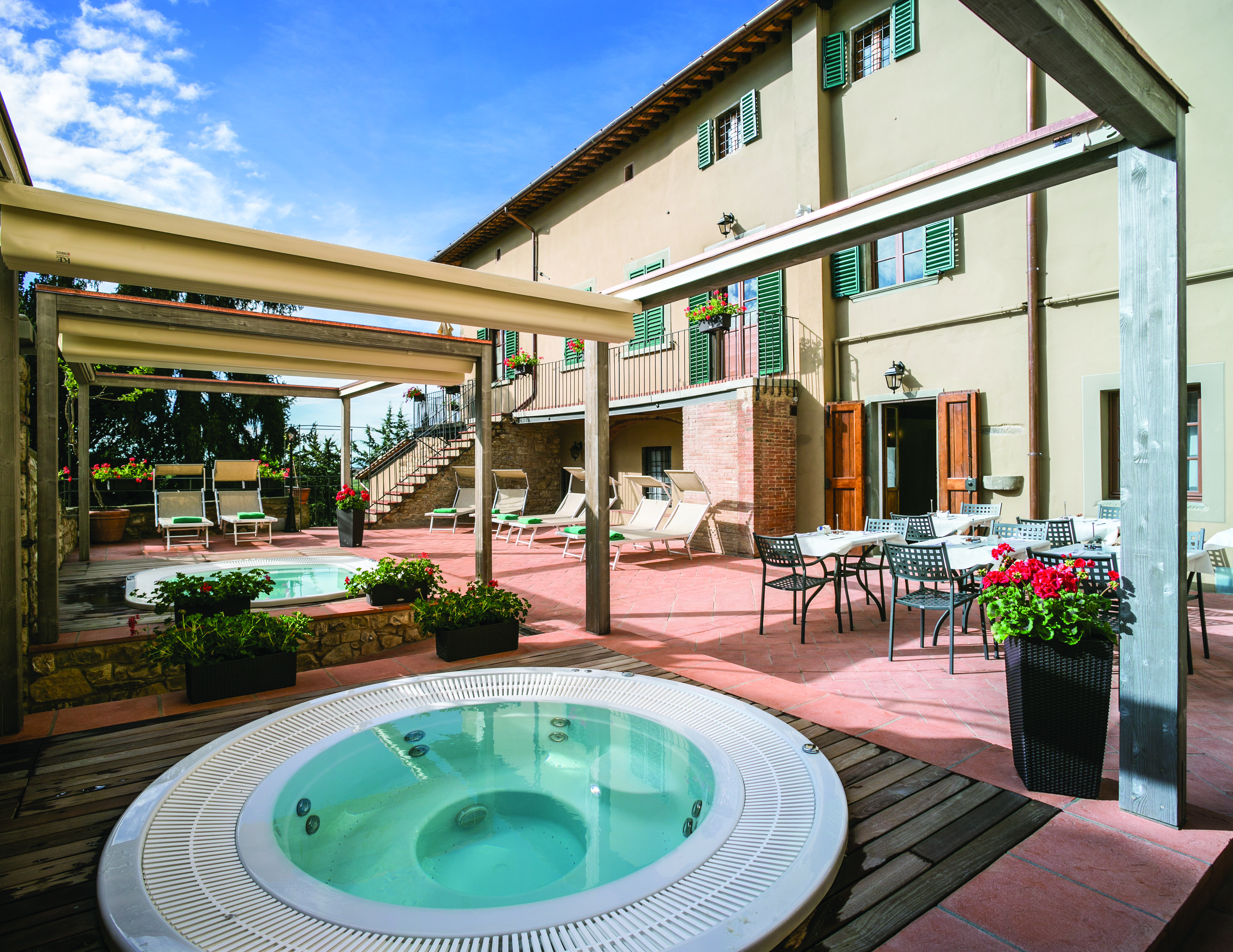 Palazzo Leopoldo Tuscany hot tubs outside seating area
