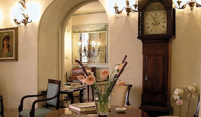 Relais dell'Orologio Pisa lounge armchairs grandfather clock flowers elegant décor