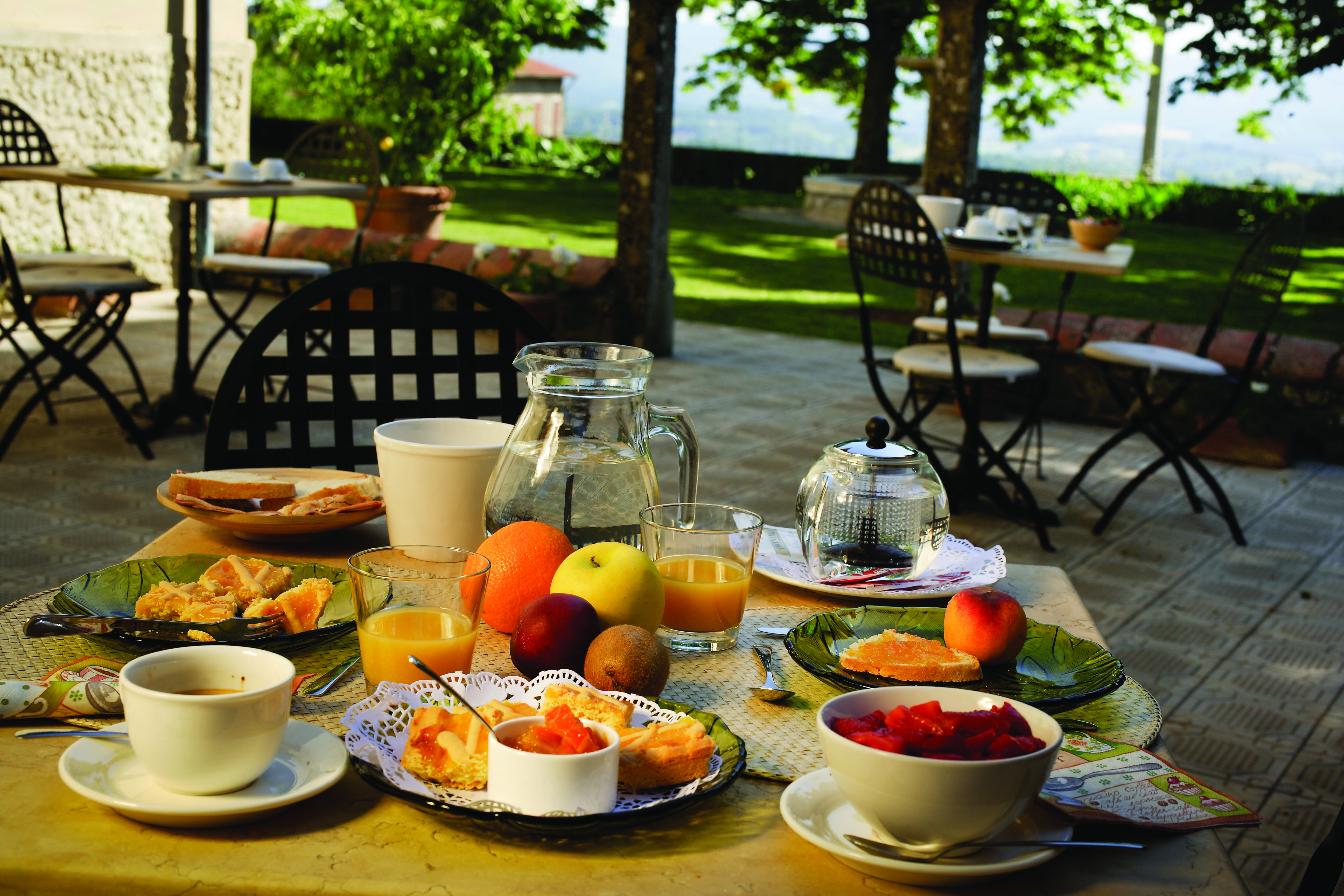 Relais Villa Belpoggio Tuscany dining terrace outdoor breakfast table fruit toast