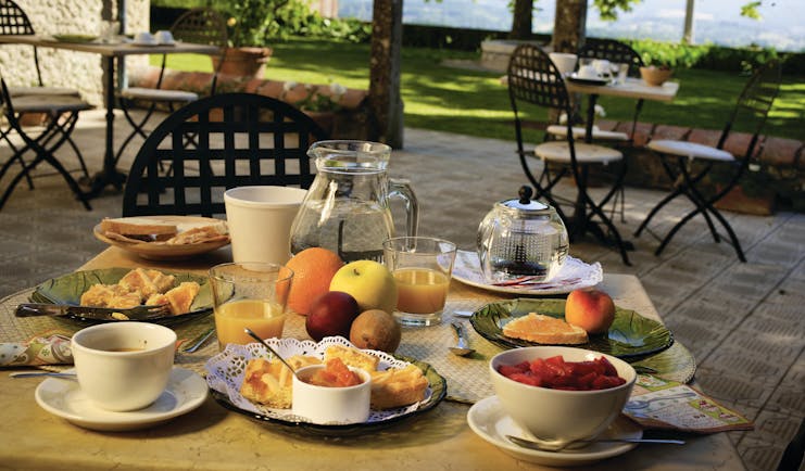 Relais Villa Belpoggio Tuscany dining terrace outdoor breakfast table fruit toast