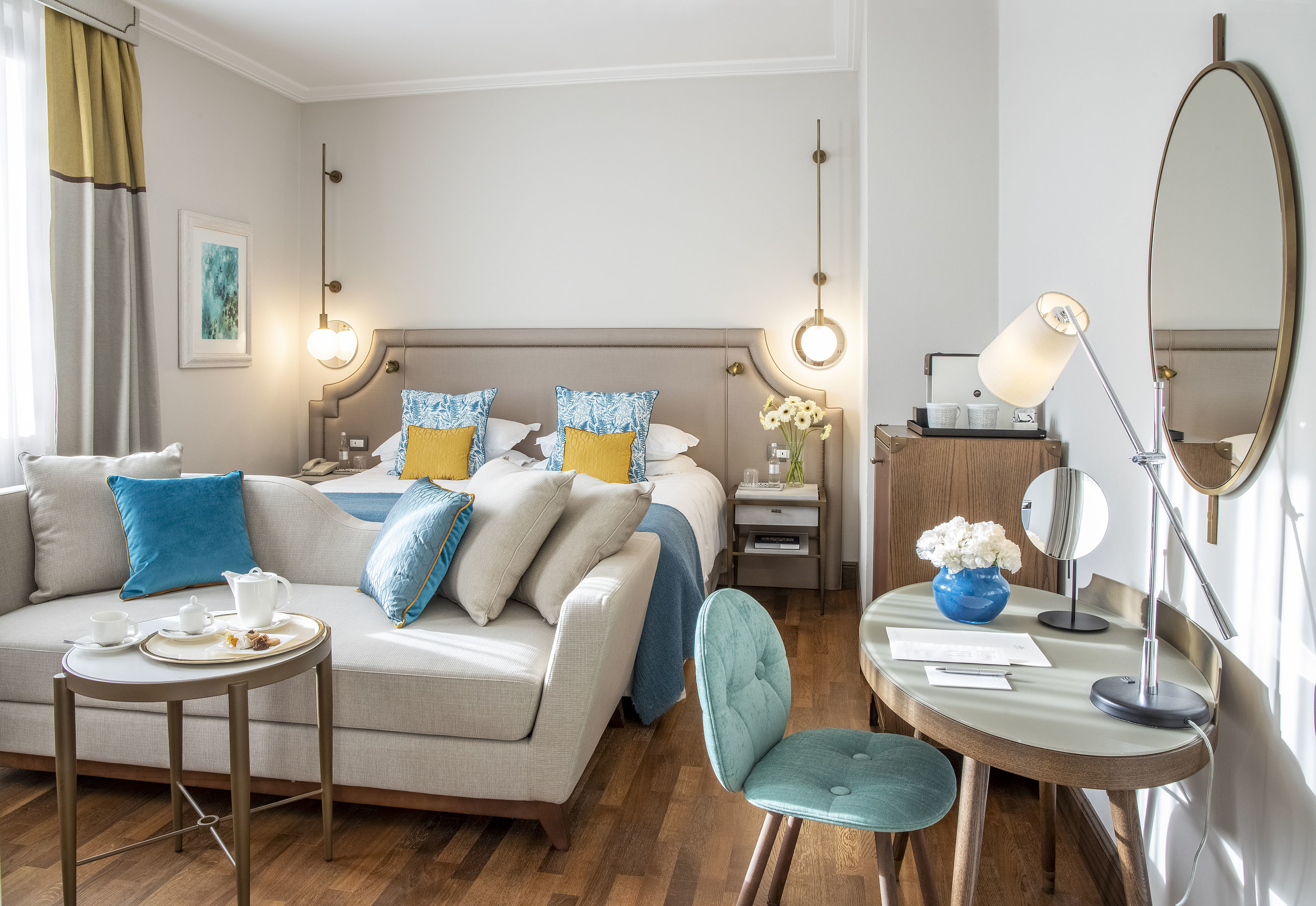 Superior room with wooden floor and green cushions