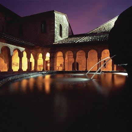 Hotel Abbazia Veneto abbey courtyard fountain colonnade original architecture