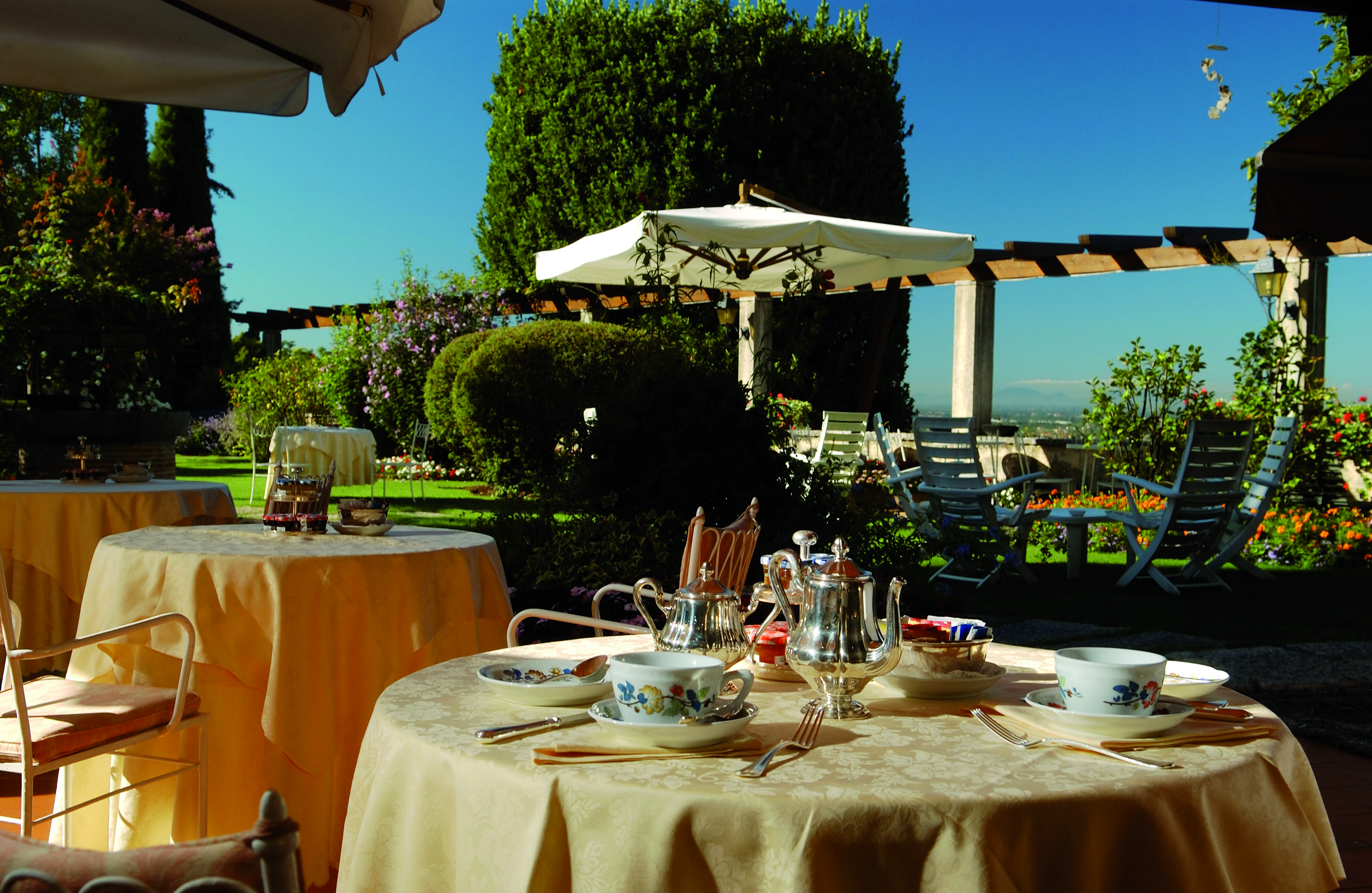 Villa Cipriani Veneto outdoor dining and afternoon tea countryside views