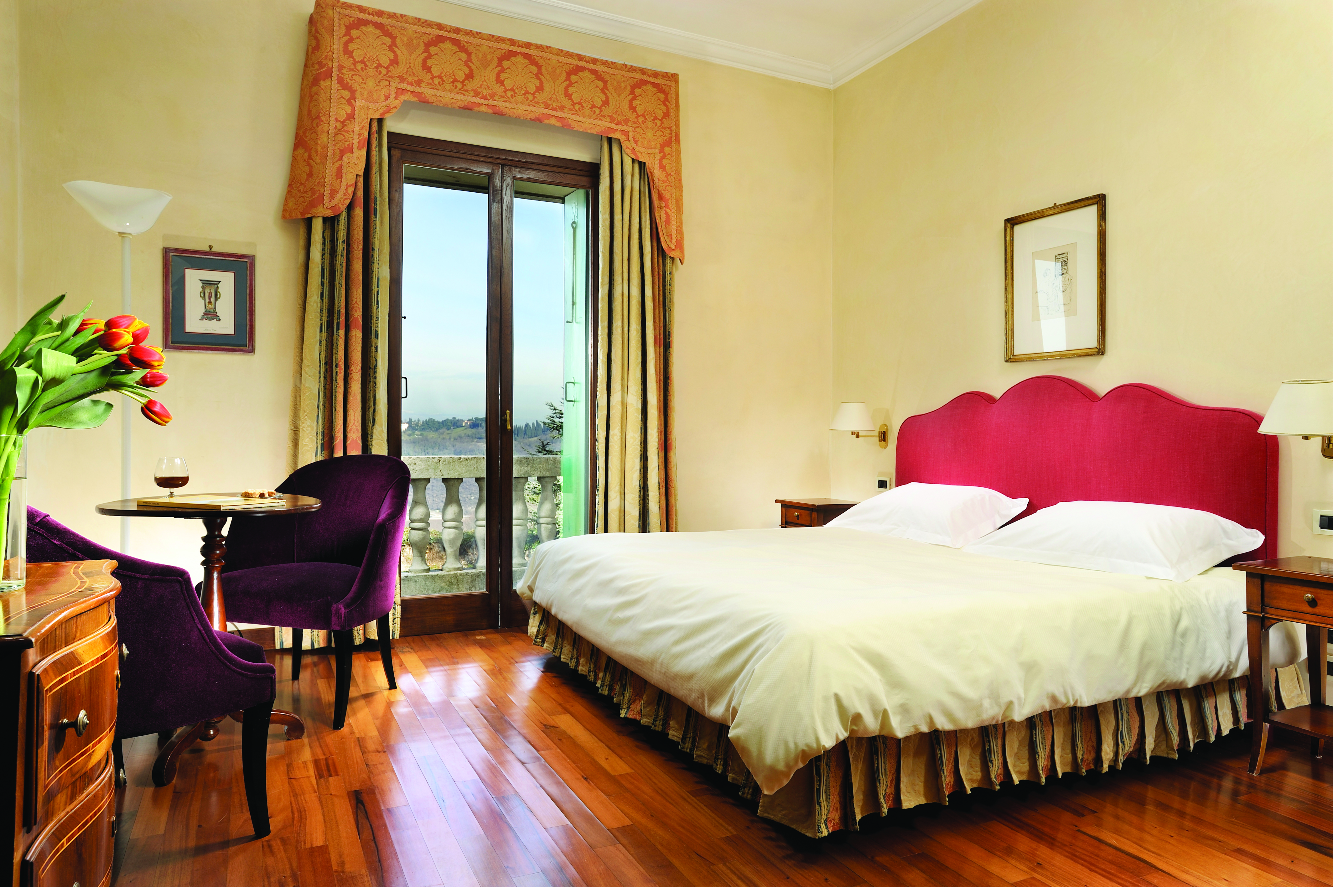 Villa Michelangelo Veneto deluxe room bed seating area stylish décor