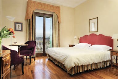 Villa Michelangelo Veneto deluxe room bed seating area stylish décor
