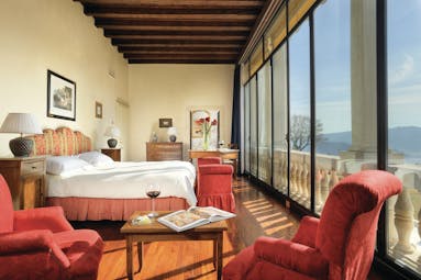 Villa Michelangelo Veneto executive suite glass wall overlooking countryside stylish décor