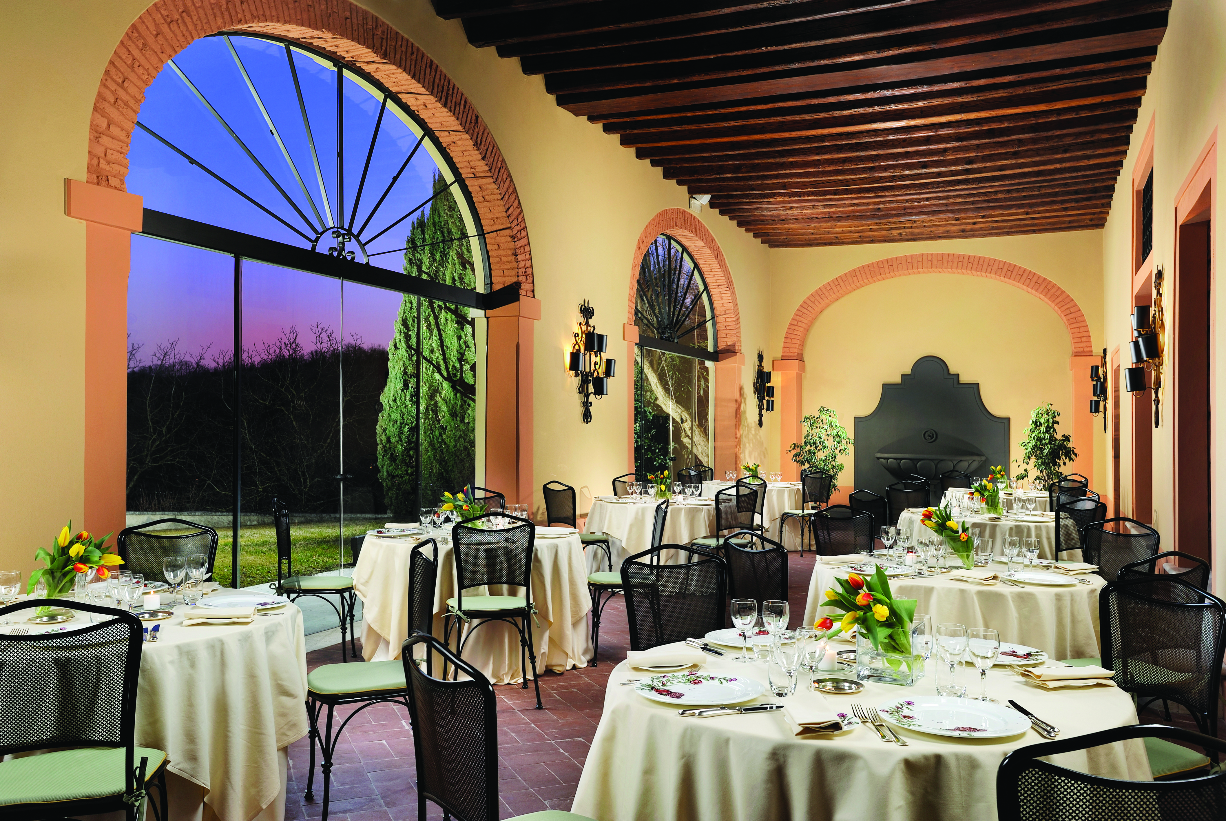 Villa Michelangelo Veneto restaurant at night indoor dining views of gardens