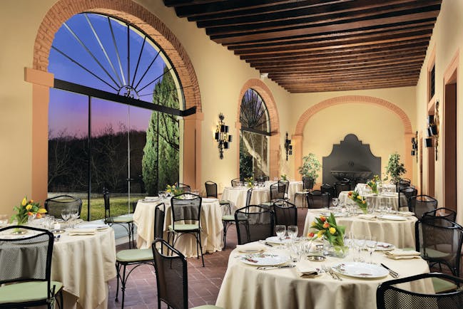 Villa Michelangelo Veneto restaurant at night indoor dining views of gardens