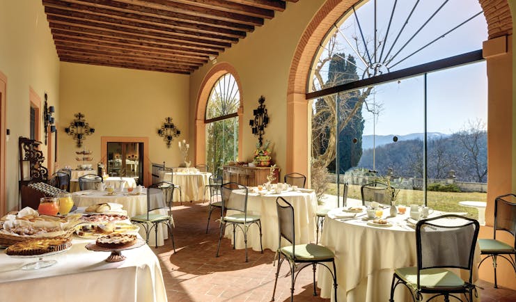 Villa Michelangelo Veneto restaurant breakfast buffet glass doors views of gardens