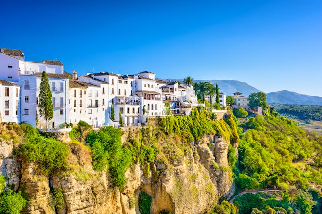 White washed houses in Ronda perched on the edge of the cliff