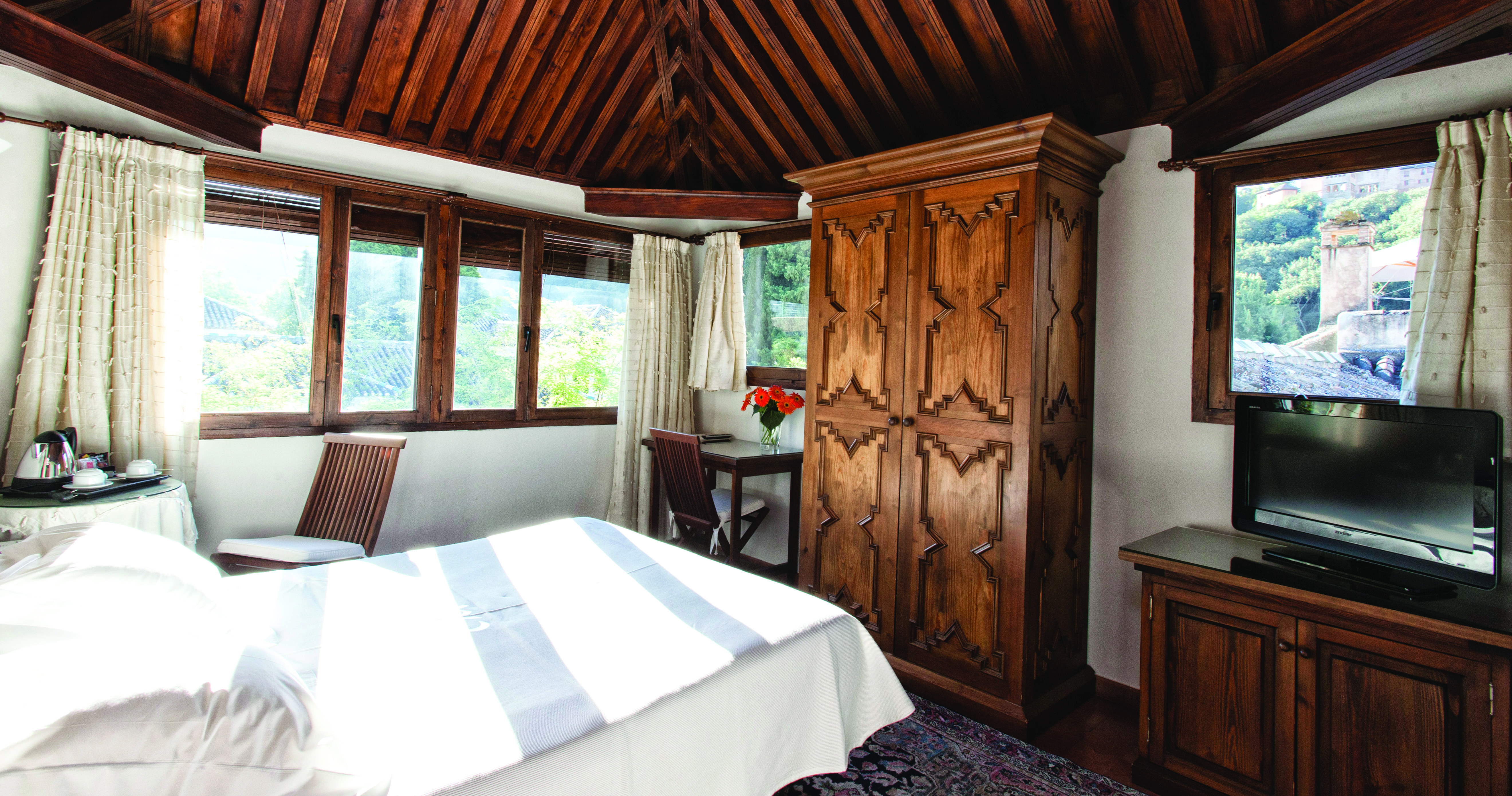 Casa Morisca Granada mirador room double bed balcony cosy décor