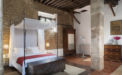 Cortijo de Marques Andalucia El Granero suite canopied bed original architectural features