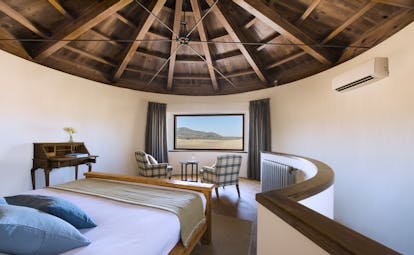 Cortijo de Marques Andalucia El Silo suite double bed wood vaulted ceiling