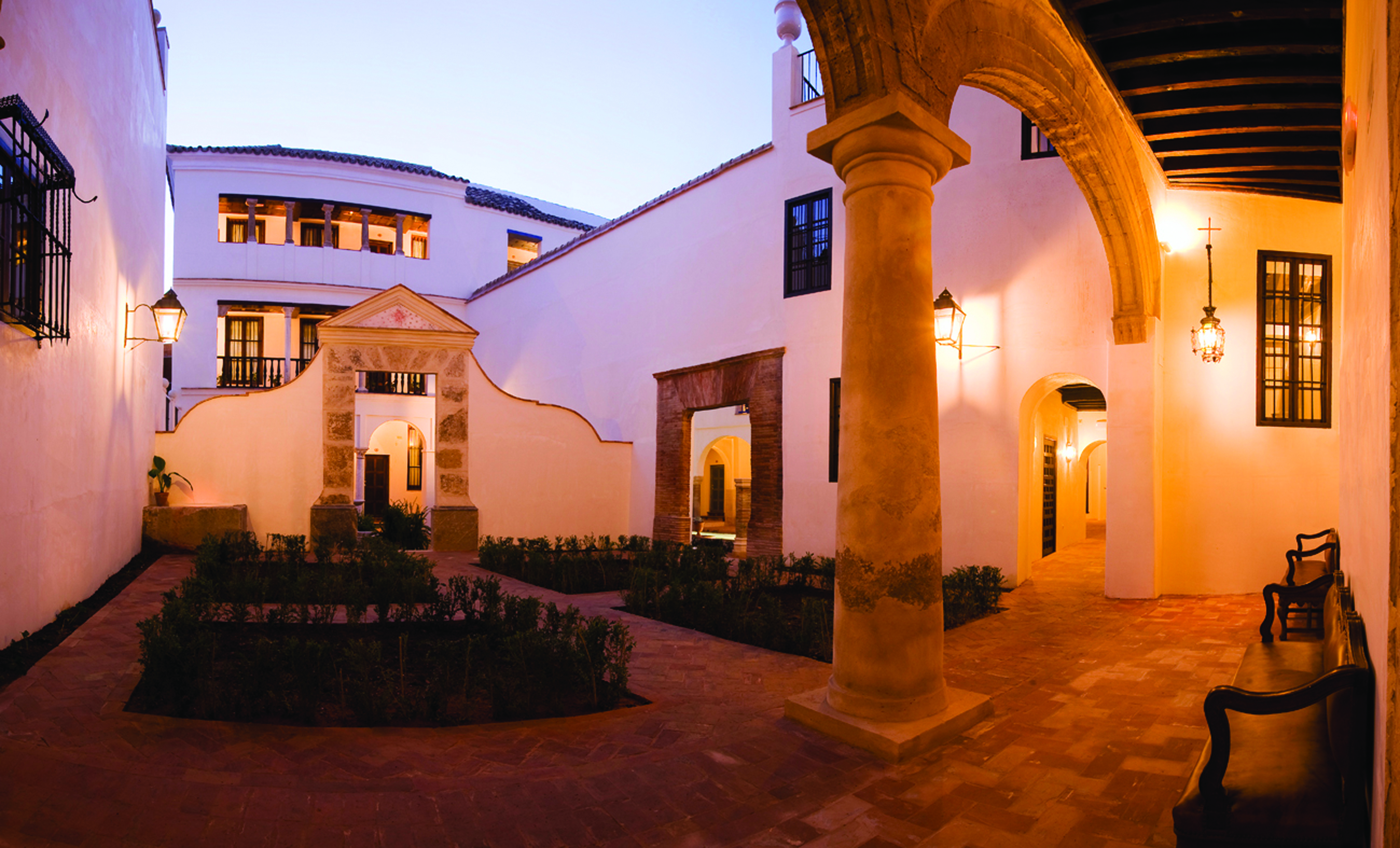 Las Casas de la Juderia Andalucia courtyard garden plants stone walls