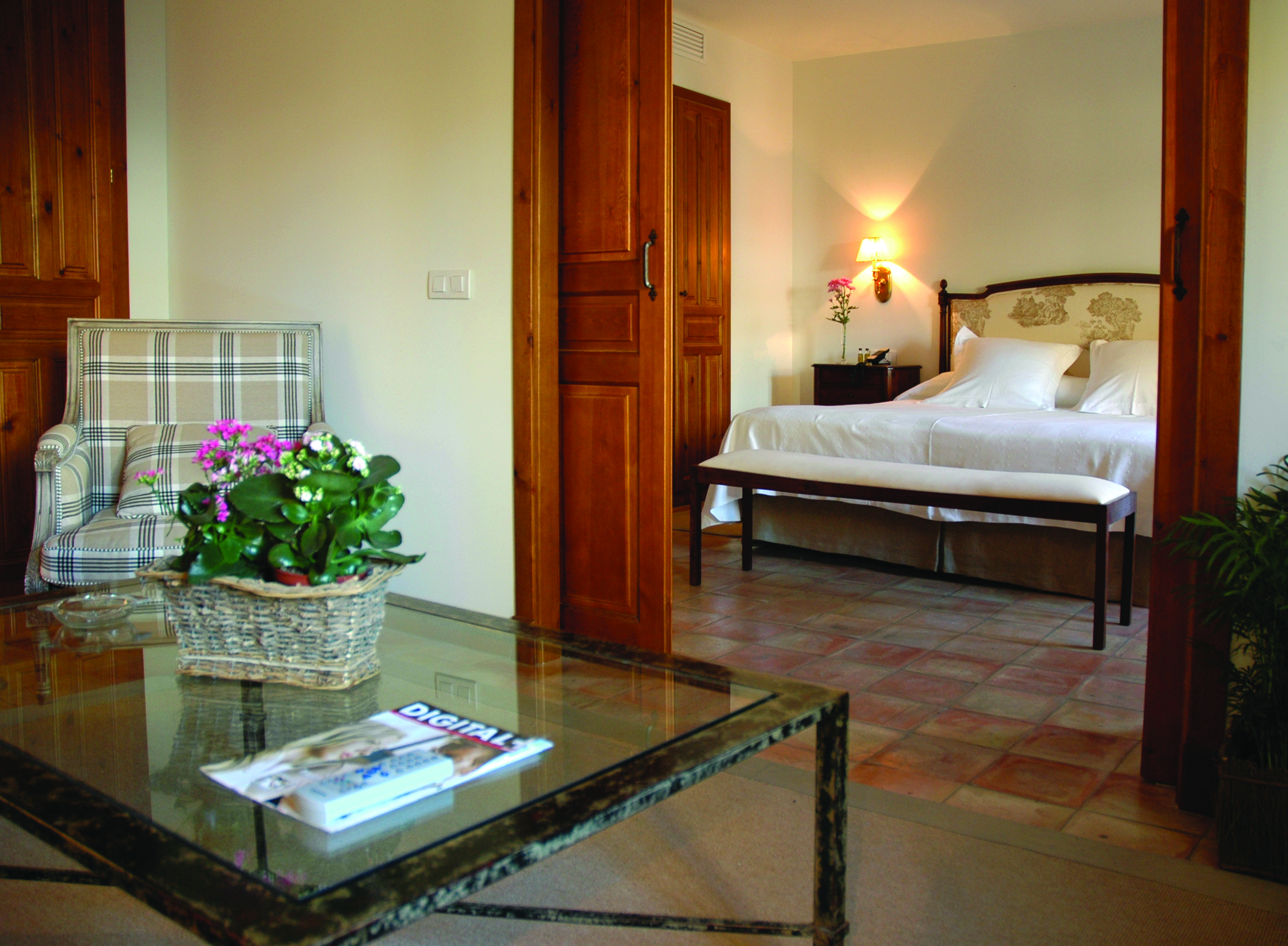 Hotel Puerta de la Luna Andalucia guest room lounge area modern décor