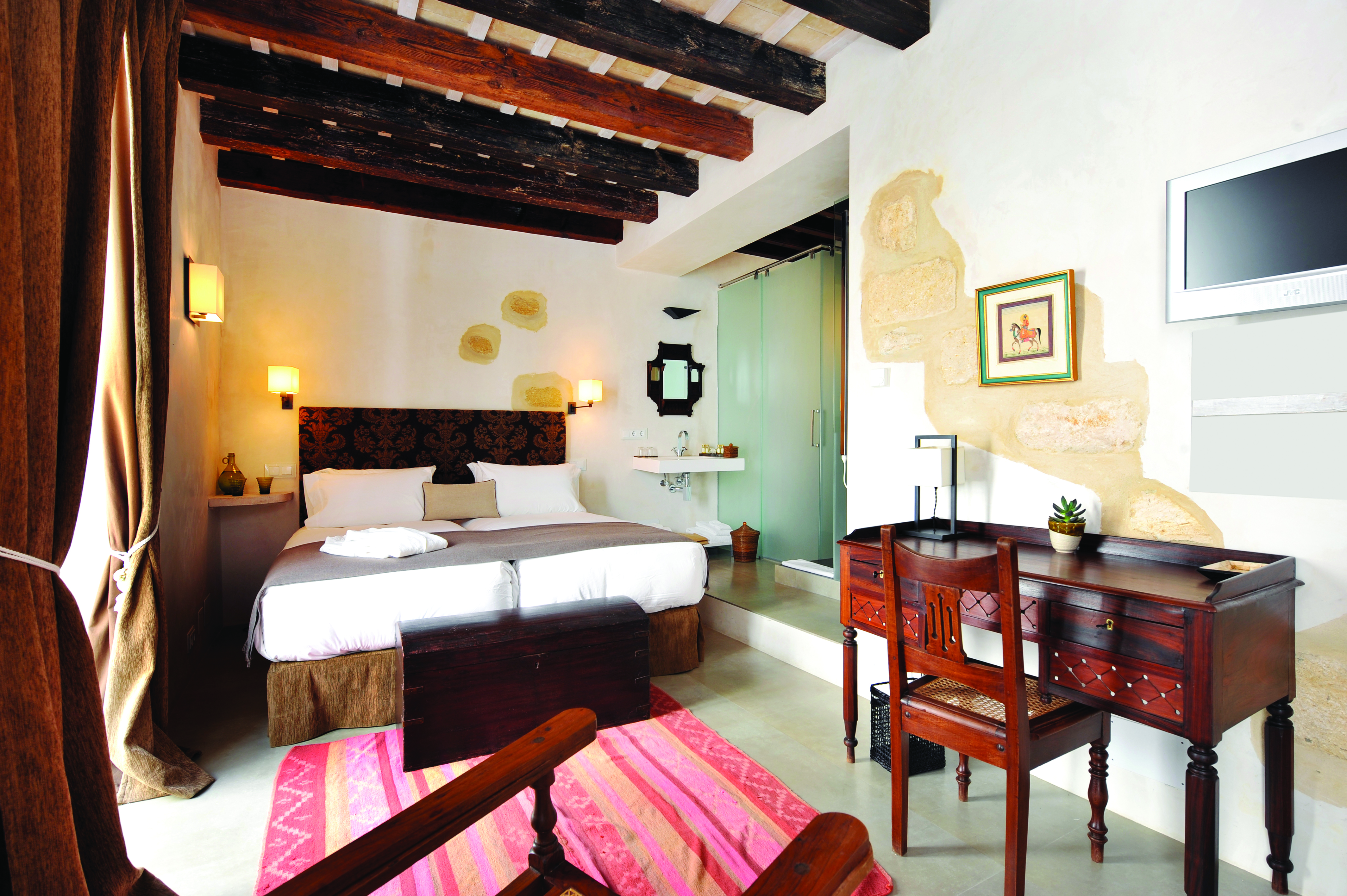 Hotel V Andalucia exclusive room bed furniture modern décor